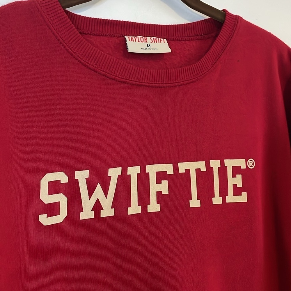 Taylor Swift Swiftie Sweatshirt Medium Red Hoodie… - image 4